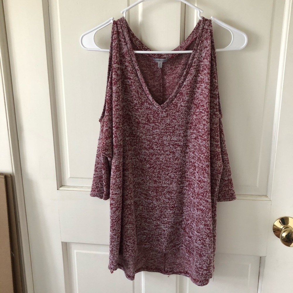 ✨MOVING SALE✨ Red shirt w/shoulder cutouts